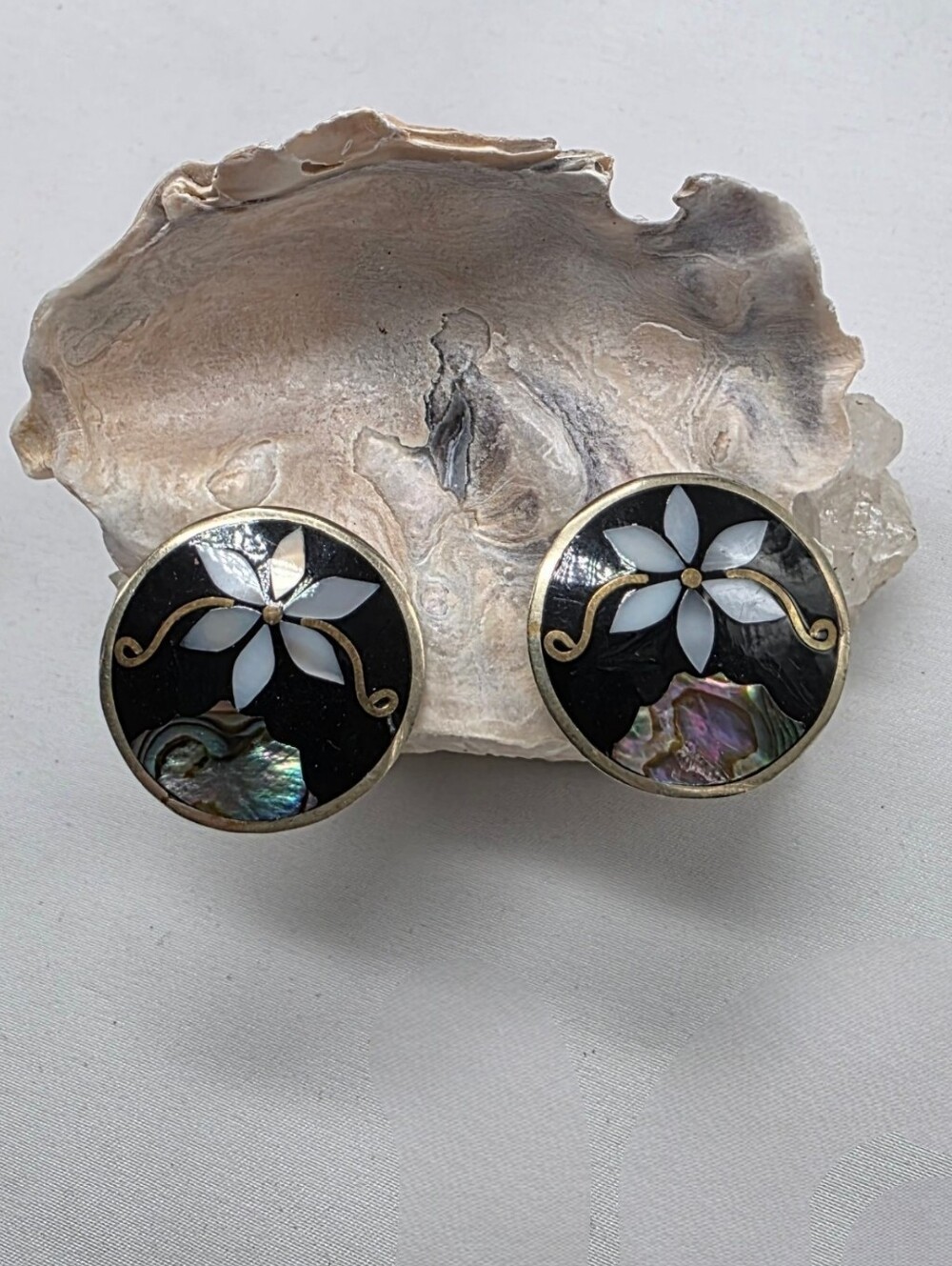 Vintage Mexico Alpaca Silver Abalone Mother of Pearl Inlay Clip On Earrings